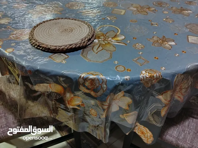 طاولة سفره دائريه مع 6 كراسي