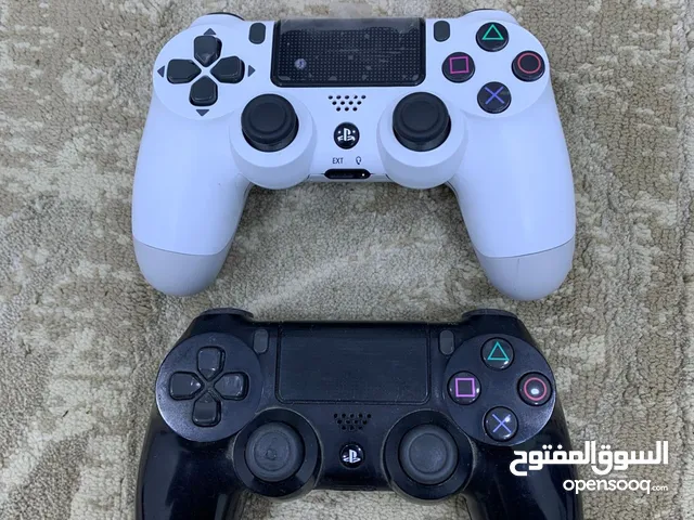 PS4 slim two controller