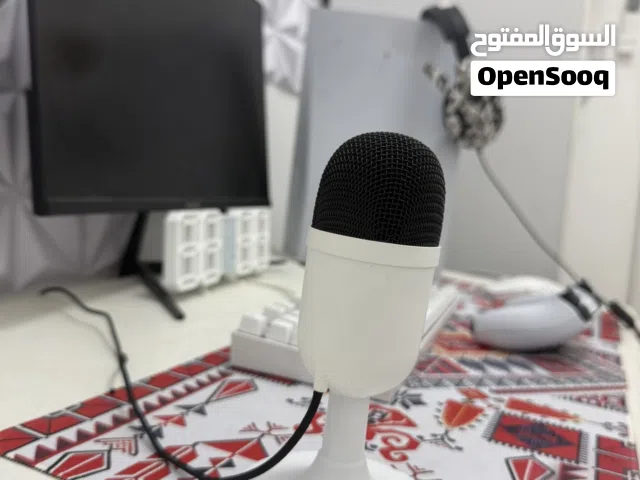 مايك نضيف و سمعاته قويه و استعملاله أسبوعين