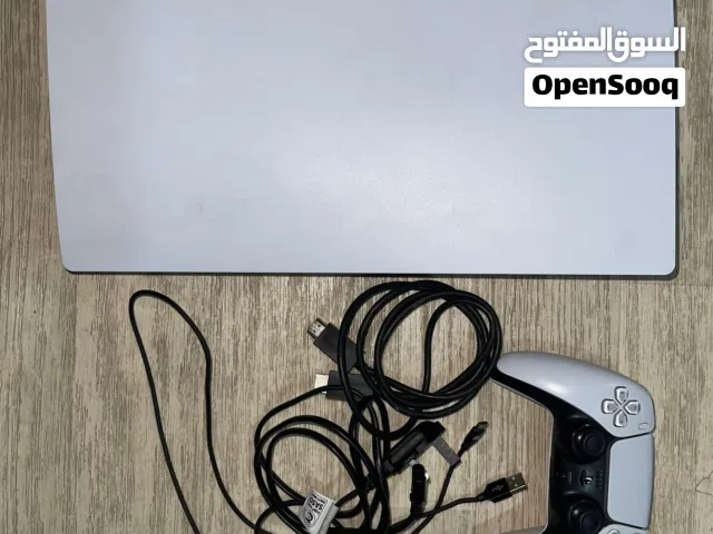 للبيع بلاستيشن 5 العادي نسخة الديجيتل مع جميع اغراضه