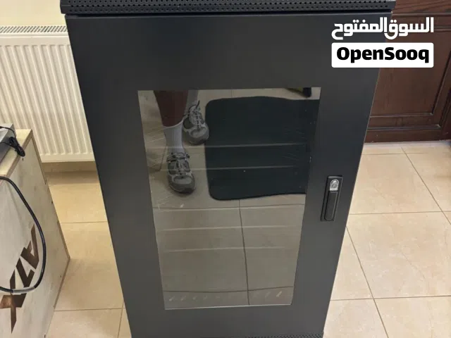 حاضنة سيرفرات / Network Rack Cabinet بحالة ممتازة