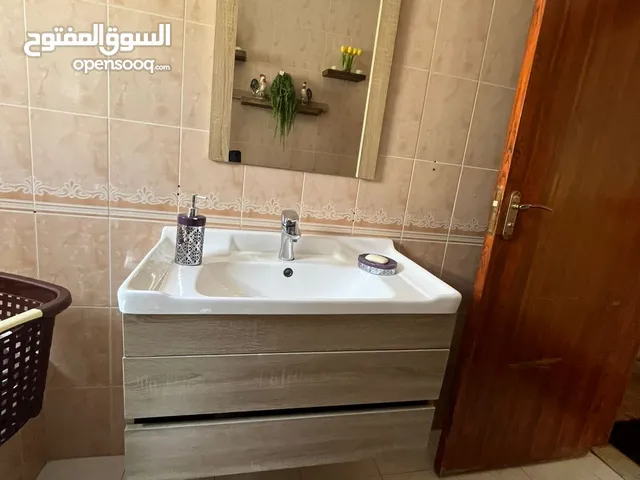 مغسلة بورسلان اصلي نخب اول استعمال خفيف العرض 75 الطول 45 العمق 45 المرايا: الطول 70 العرض 55