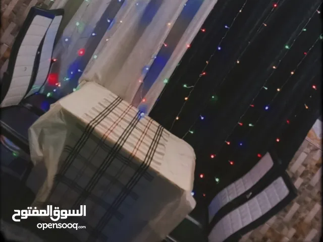 طاوله و5 كراسي