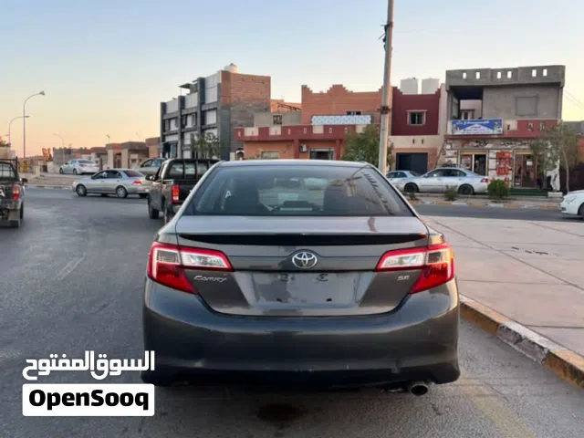 2014 تويوتا كامري SE