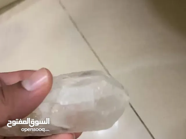 حجر كريمي شفاف