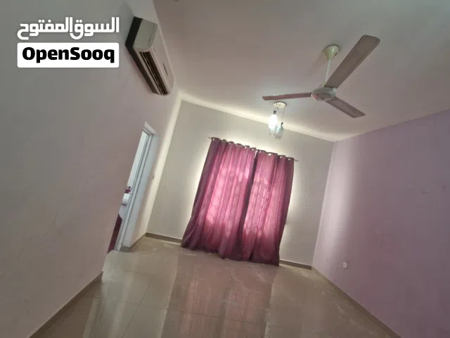 للايجار بيت واسع مستقل في موقع ممتاز بالقرب من ممشى العامرات المحج