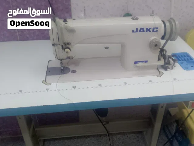 مكينة خياطة مع ميزها الخاص خالية من الاضرار افضل نوعية اسمها JAKC