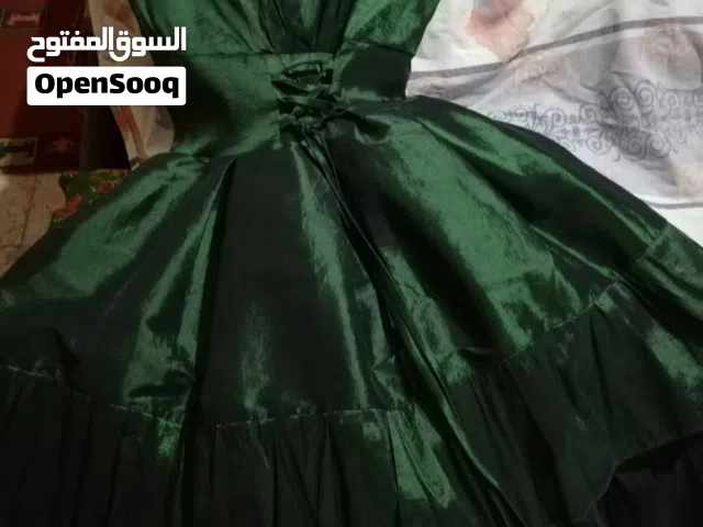 ملابس استخدام راقي ب 100ج لسرعة البيع