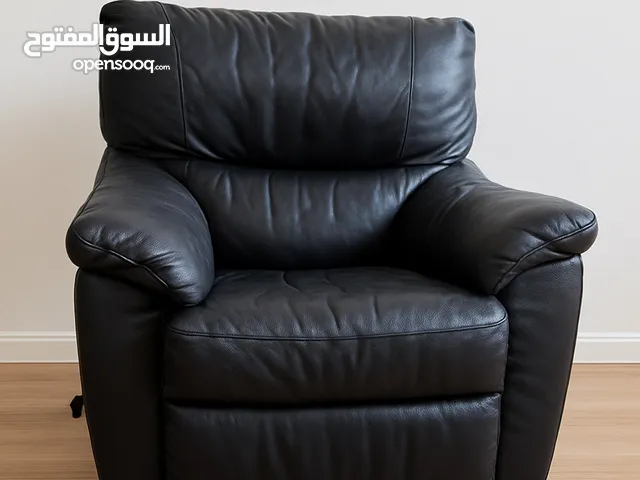 Used comfort black leather armchair brand italsofa - جلد ايطالي اصلي