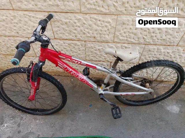بسكليته هوائية نوع مشهور و معروف TREK وكالة ما بدها اشي بس جنزير