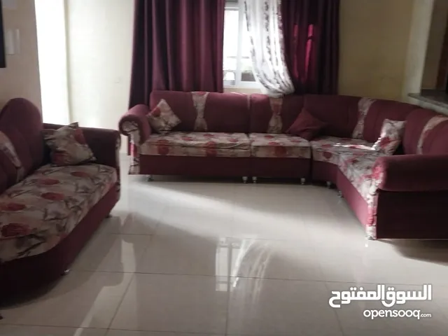 كورنر 8 مقاعد مع البرداية للبيع بحالة جيدة بسعر 99 دينار