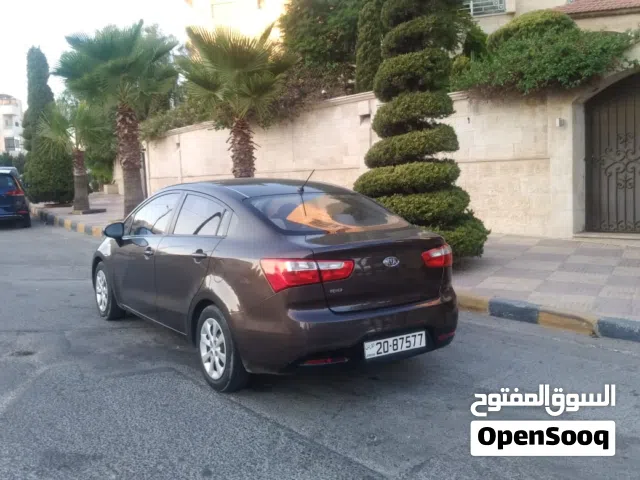 2012, كيا, ريو, Standard