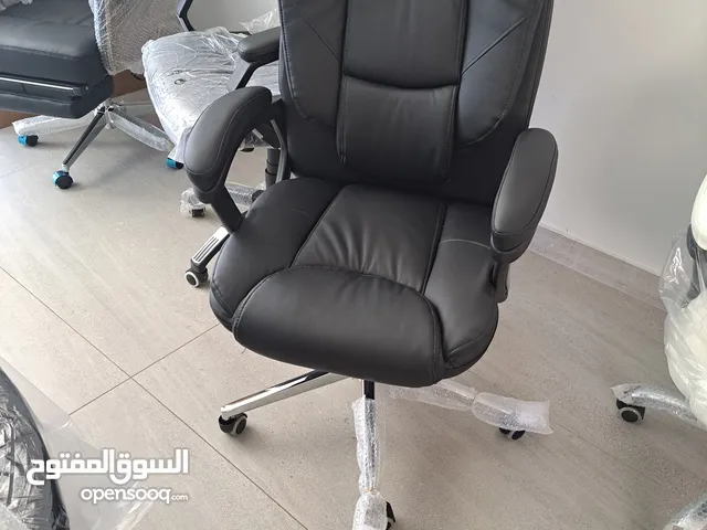 كرسي المدير ذو التنجيد والتصميم المميز اقل الاسعار وجميع الالوان عرض لفترة محدوده