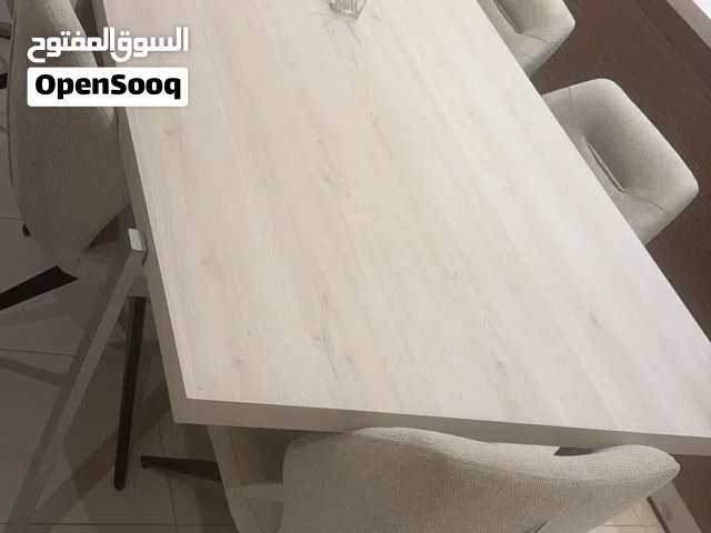 طاولة الطعام