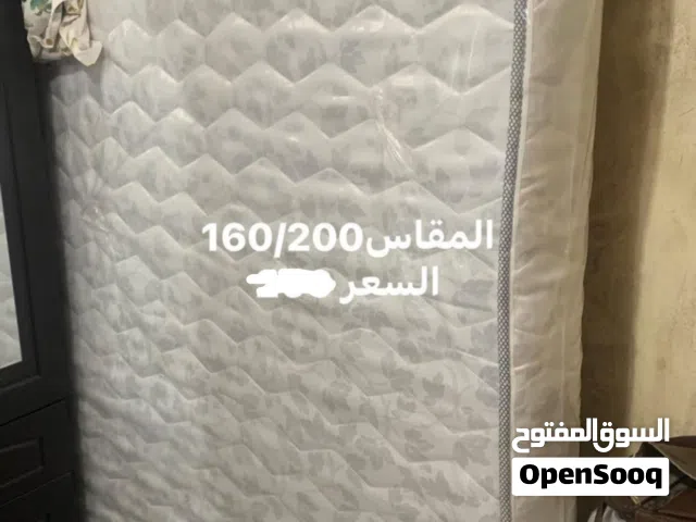 فراش مزدوج شبه جديد الحجم العرض 160والطول 200