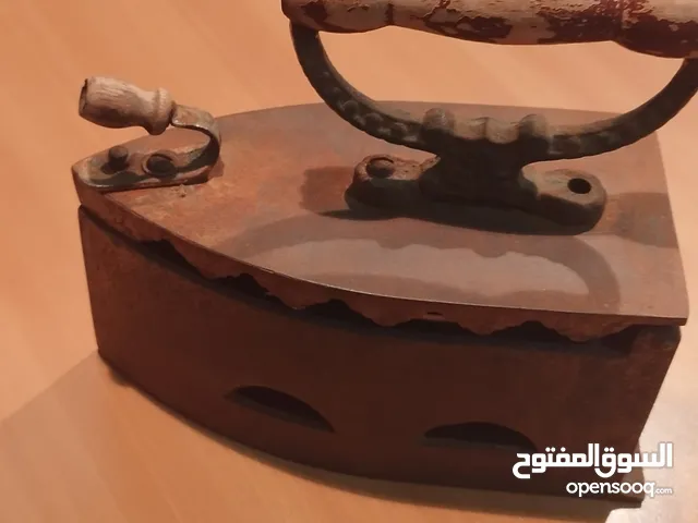 تحفة أثرية أصلية – مكواة من القرن الثامن عشر