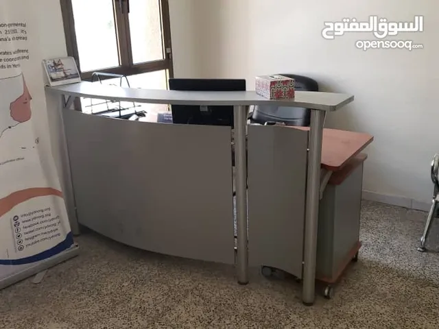 اثاث مكتبي بحالة ممتازة للبيع