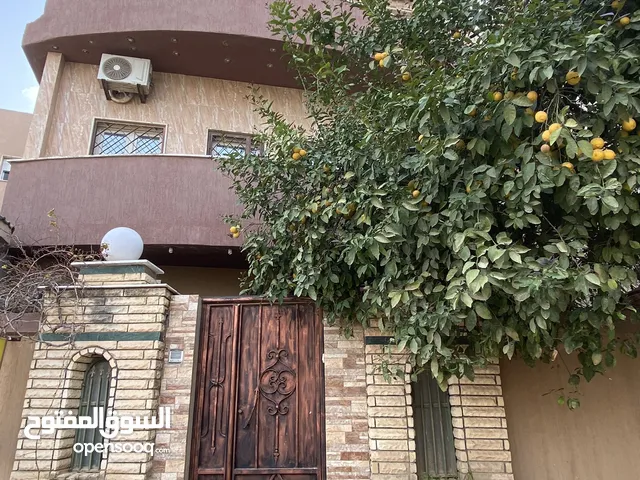 300 m2 More than 6 bedrooms Townhouse for Rent in Tripoli Al-Shok Rd
