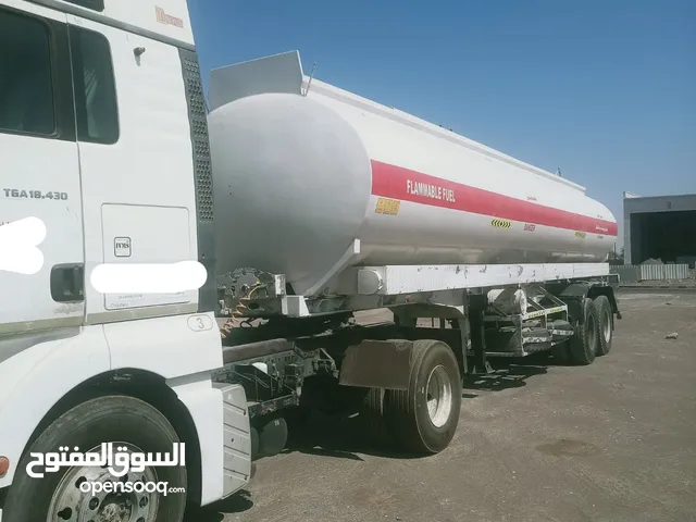 راس تريله مان اوربى مع تنكر بترول