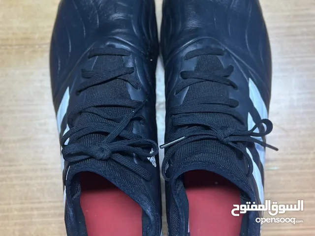 للبيع جزمة كرة قدم اديداس اصلي