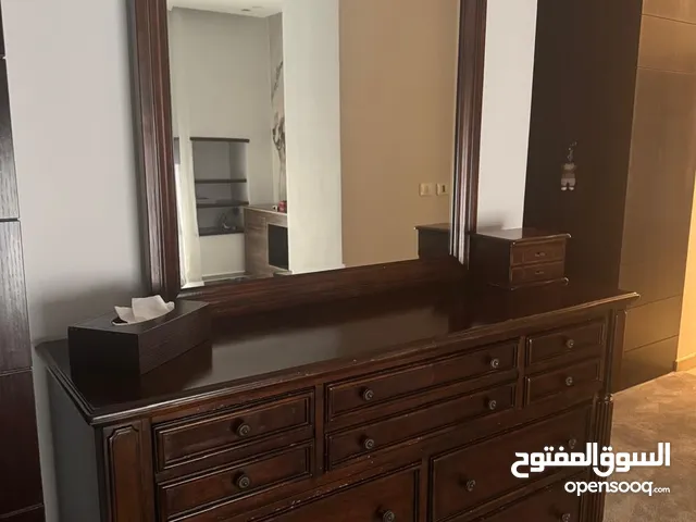 تسريحة خشب لون بني