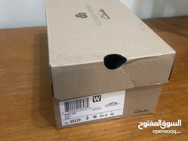 حذاء من نوعية Clark’s