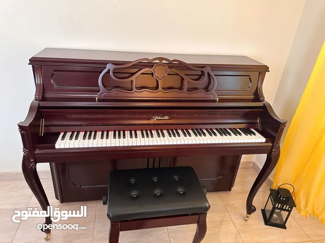بيانو بحالة جيدة جدا Elegant Classic Piano in Excellent Condition