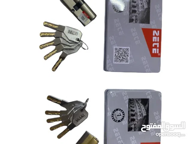 قلوب ابواب خشب