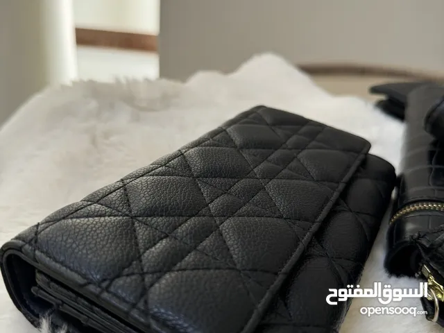 محافض جديده غير مستخدمه ابدا ب سعر رمزي ريالين فقط . المردود لايتام