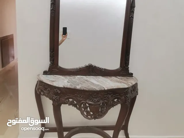 انتري مدخل منزلي خشبية مع رخام تعتبر من القطع الأنيقة والفخامة تتنوع بين الألوان الطبيعية البني جميل