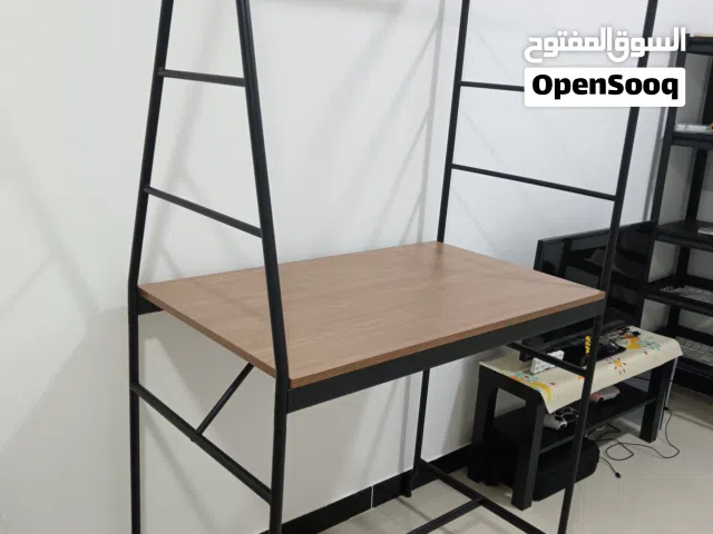للبيع طاوله منزل تصلح كطاوله طعام في المطبخ او طاوله قهوه او طاولة كمبيوتر
