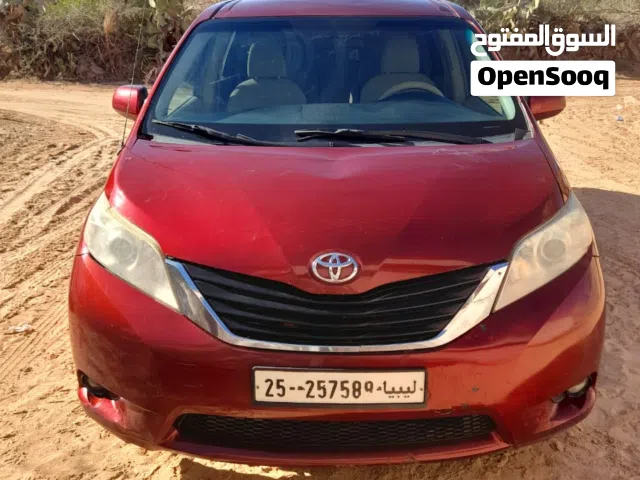 تويوتا سيينا 2012