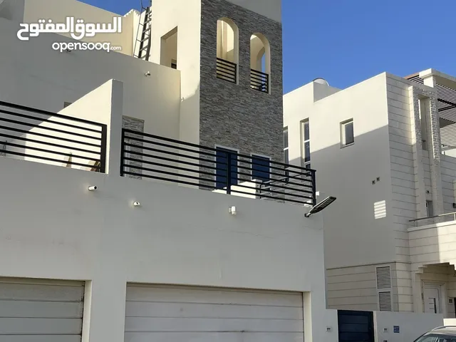 بيت توين فيلا كورنر مع إطلالة مميزة على شاطئ السيب