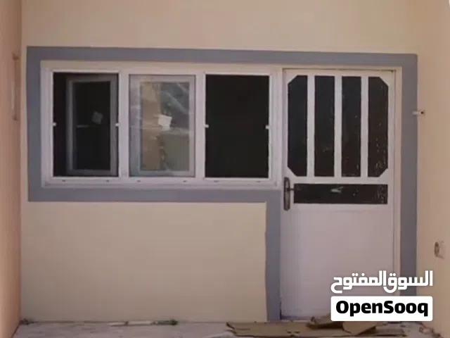 باب حديد ثقيل