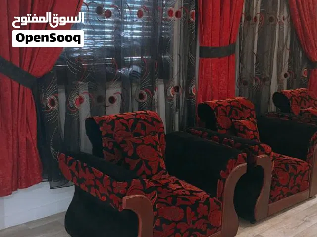 صالون نظيف ما يشكي من شيء