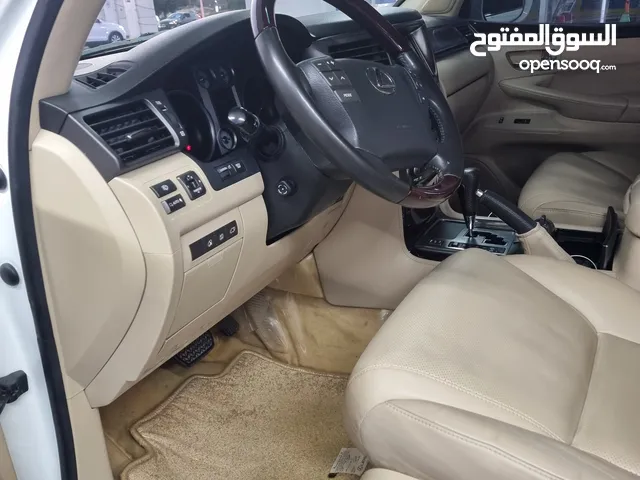 لكزس LX570 2011 للبيع ، السيارة نظيفة جدا
