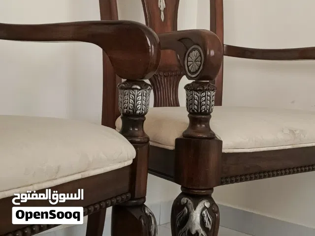 كراسي عدد 2 مصنوعة من خشب الماهوجني