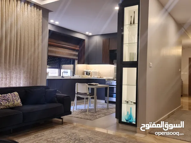 شقة ارضيه  للبيع في ام السماق  شارع عبدالله غوشة .. 161 متر داخلي  + ترس 30 متر