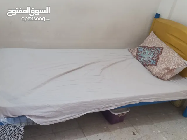 غراض للبيع بدواعي السفر سرير خزانه ثلاجه صغير