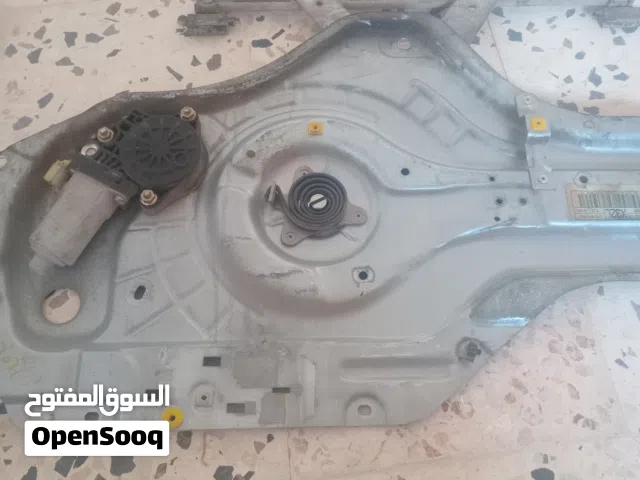 مكينه زجاج امامي الجهه اليسار السياره: افانتي عدسه 2005 القطعه الاصليه وبسعر 65 دينار