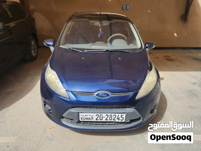 2011 فورد فييستا Standard
