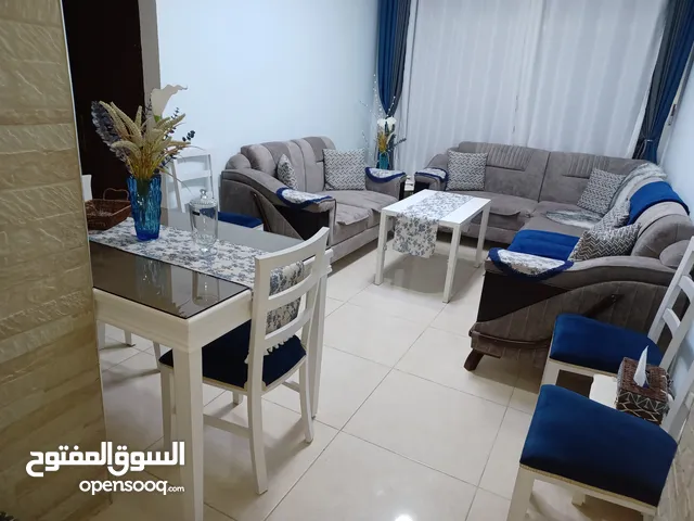 طقم كورنر جديد مع طاولة سفرة مستعملة