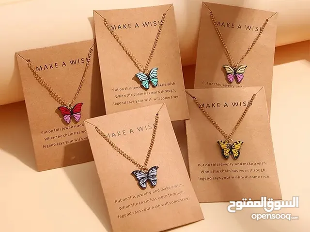 قلادة الفراشة الملونة