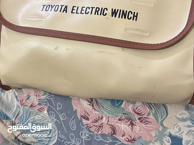 شنطة ونش لاند كروزر تويوتا مع العدة والريموت والكتالوج