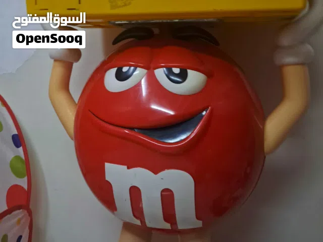مجسم شوكلت M&M للبيع في جده