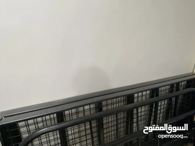 للبيع سرير حديد كبير بدون مرتبة – مناسب لنفرين –