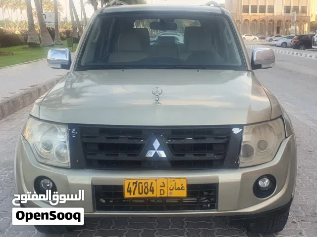 2014 ميتسوبيشي باجيرو GLS
