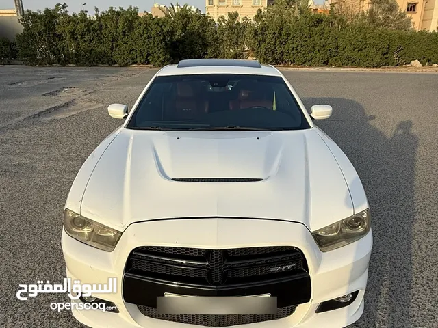 تشارجر SRT8 اصلي 6.4 تصريح اكزوز من الوكالة اللي يدور النوادر والنظيف