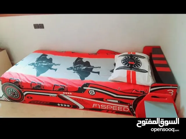 سرير  على شكل سيارة للبيع