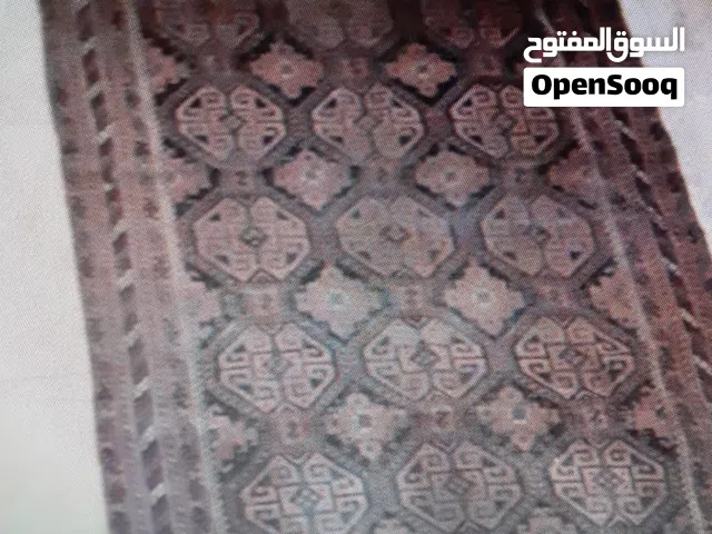 بساط سجاد قديم جدا